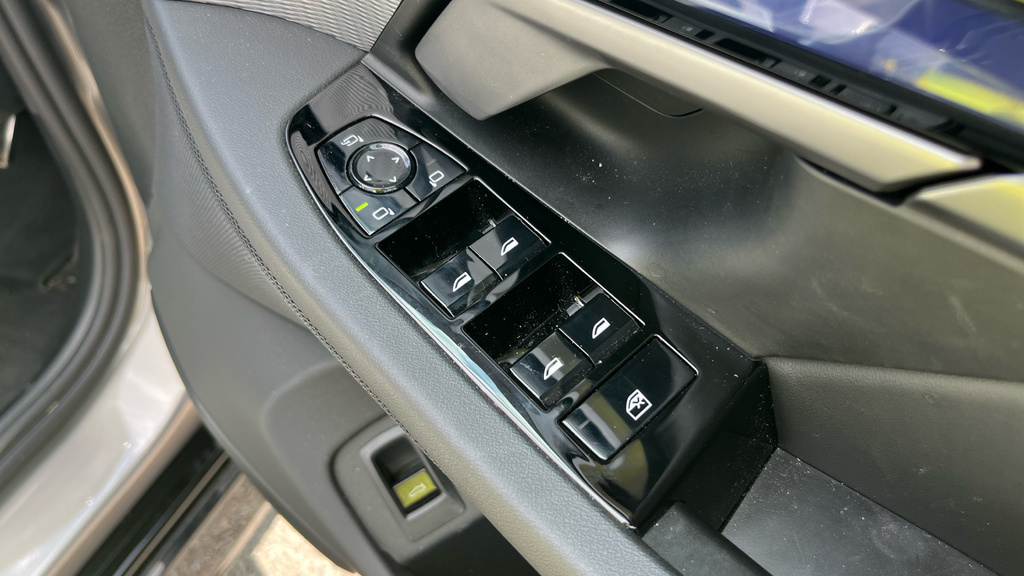 BMW 5 Series 530E M Sport Pro 2025 Black #39