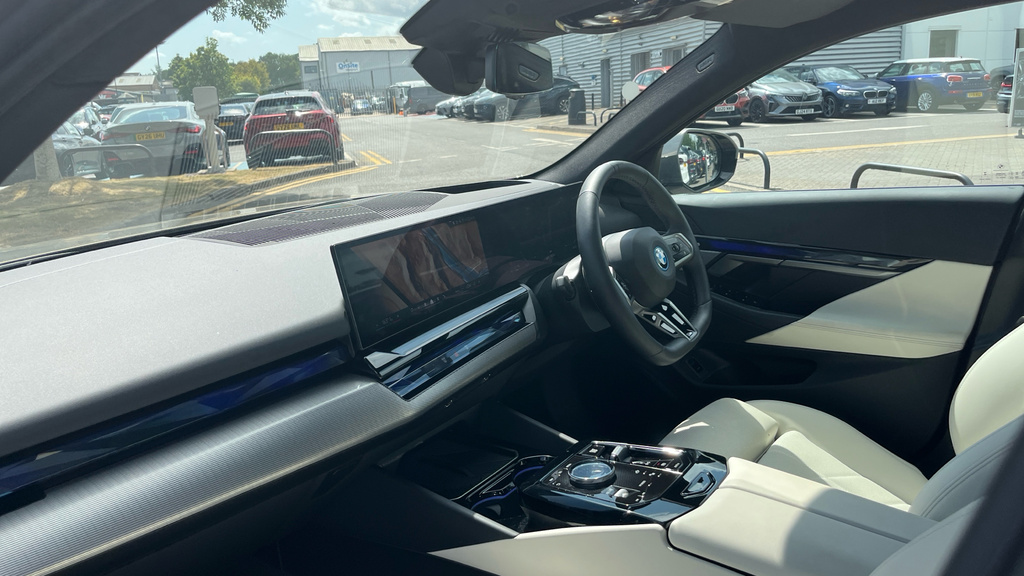 BMW 5 Series 530E M Sport Pro 2025 Black #7