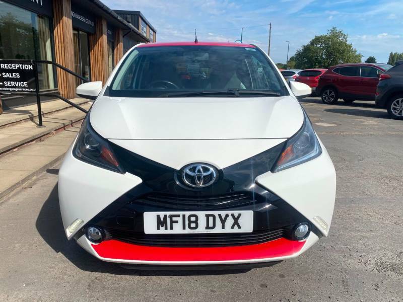 Toyota Aygo 1.0 Vvt-i X-press White #2