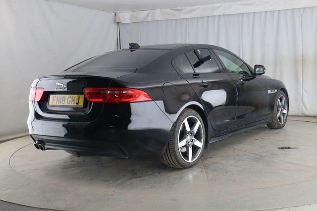 Jaguar XE 2.0D 180 Prestige Saloon White #8
