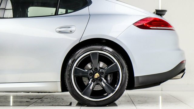 Porsche Panamera 3.0 300 V6 Tiptronic S #17