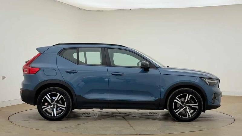 Volvo XC40 B3 Mild Hybrid Plus Dark Blue #2
