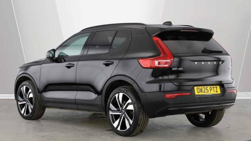 Volvo XC40 B3 Mild Hybrid Ultra Dark Black #4