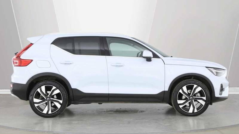 Volvo XC40 B3 Mild Hybrid Ultra Bright Blue #2