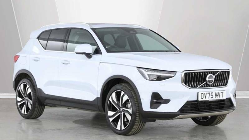 Volvo XC40 B3 Mild Hybrid Ultra Bright Blue