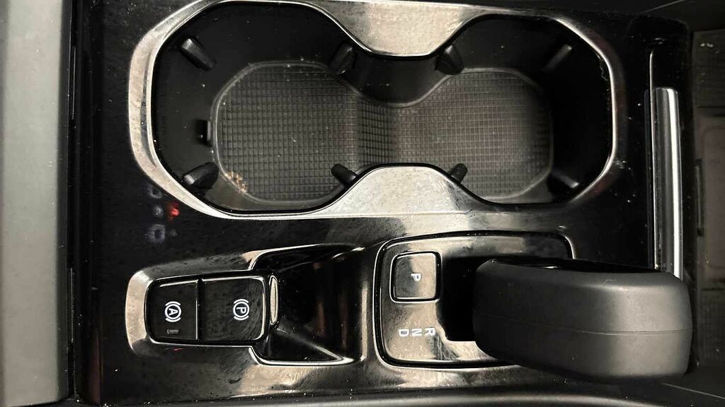 Volvo XC40 Plus, B4 Mild Hybrid, Dark White #31