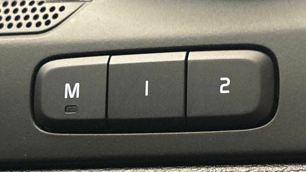 Volvo XC40 Plus, B4 Mild Hybrid, Dark White #25