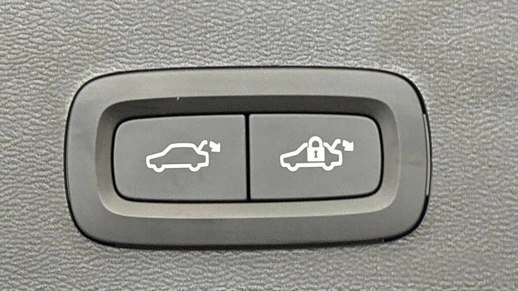 Volvo XC40 Plus, B4 Mild Hybrid, Dark White #18