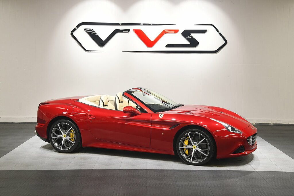 Ferrari California V8 T Red
