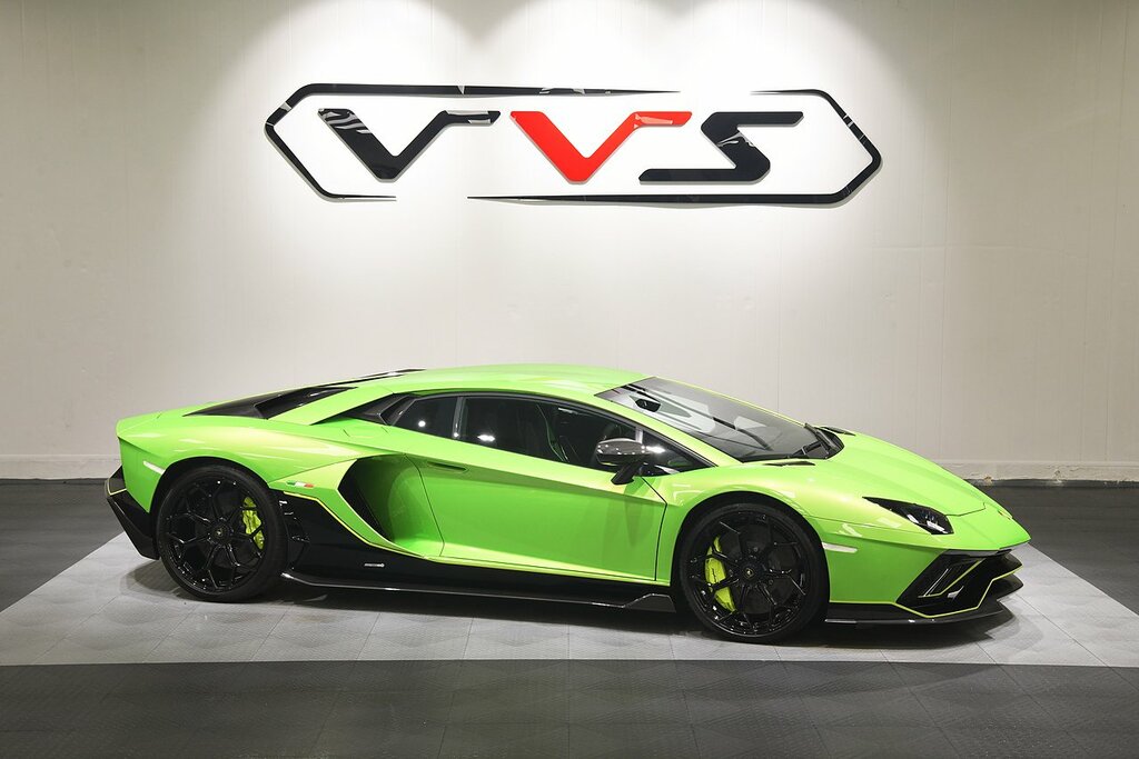 Lamborghini Aventador Ultimae Green