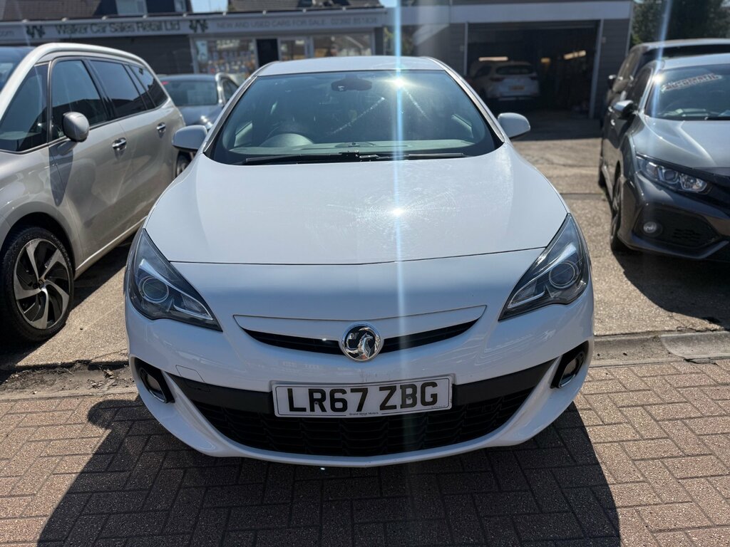 Vauxhall Astra 1.4I Turbo Limited Edition Coupe LR67ZBG White #2