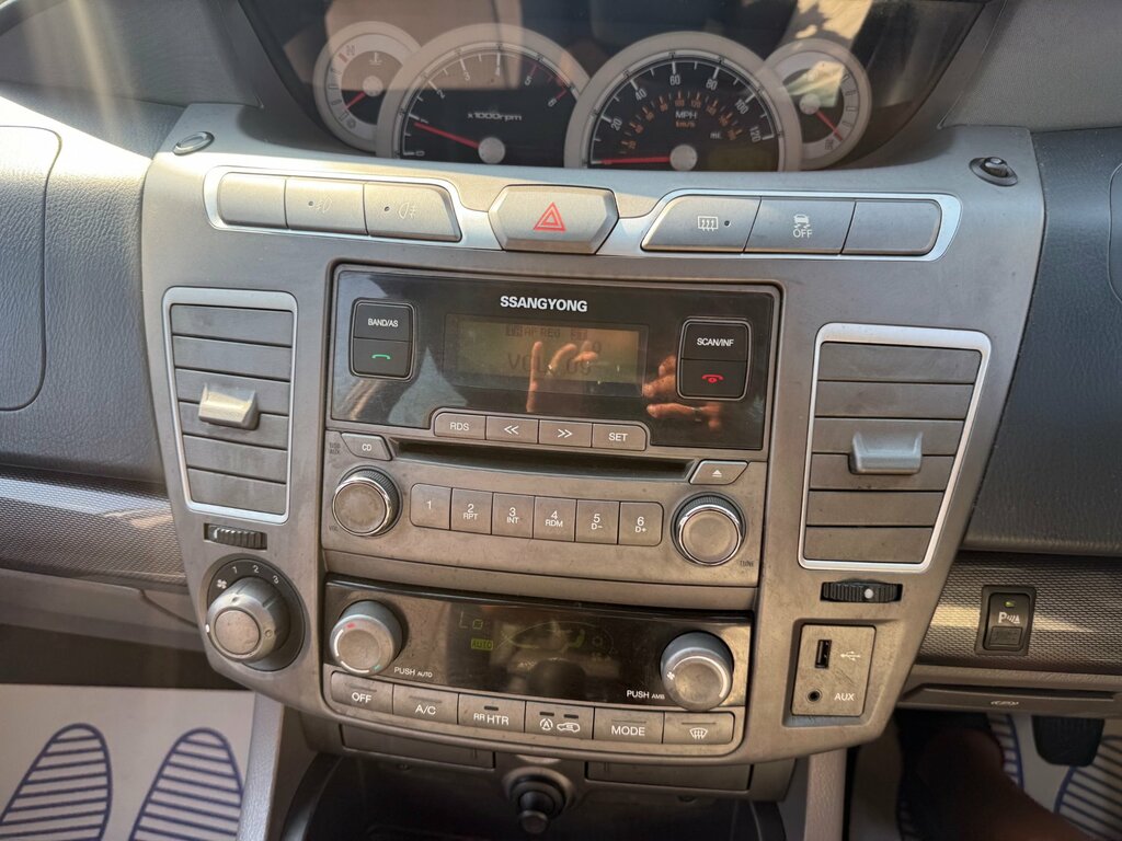 SsangYong Turismo 2.2D Ex T-tronic Euro 6 Black #28