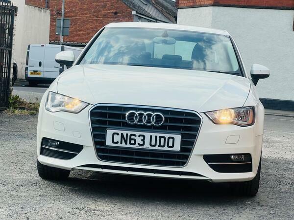 Audi A3 1.6 Tdi Se Euro 5 Ss White #2