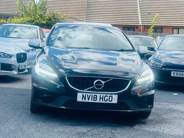 Volvo V40 2.0 D2 R-design Euro 6 Ss NV18HGO Black #2