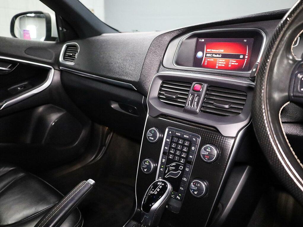 Volvo V40 D4 R-design Pro Hatchback White #4