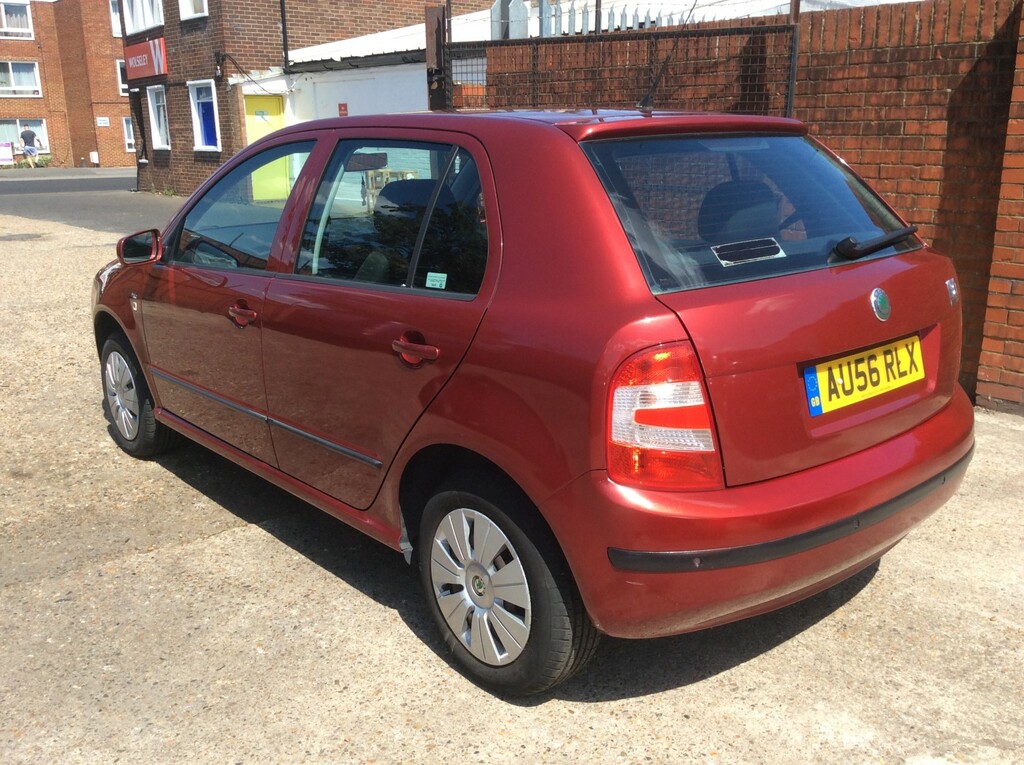Skoda Fabia 1.4 16V Ambiente Red #4