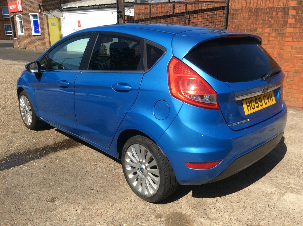Ford Fiesta 1.25 Zetec Hatchback 133 Gkm, White #3