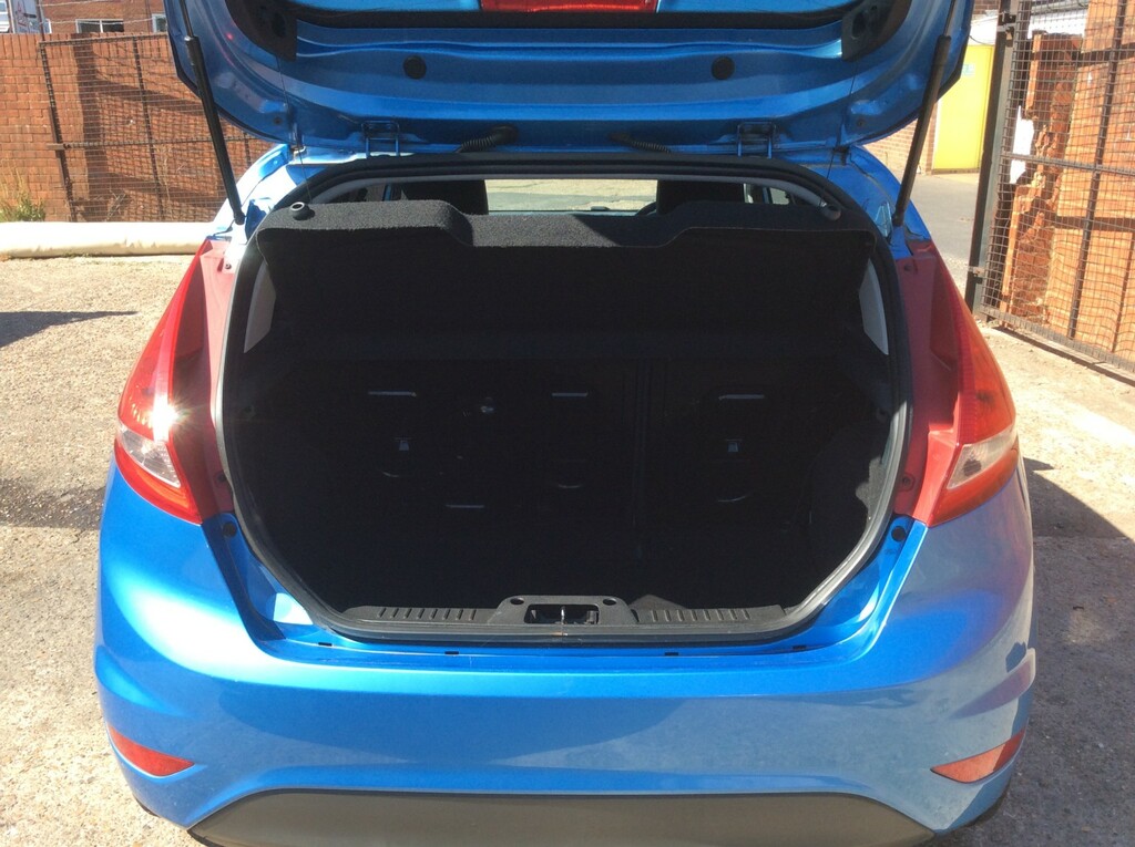Ford Fiesta 1.25 Zetec Hatchback 133 Gkm, White #13