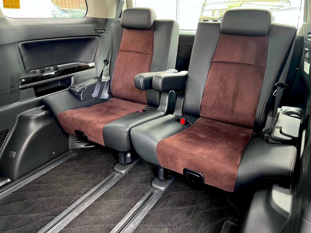 Toyota Alphard 2.4 Seaterulez Free Black #26