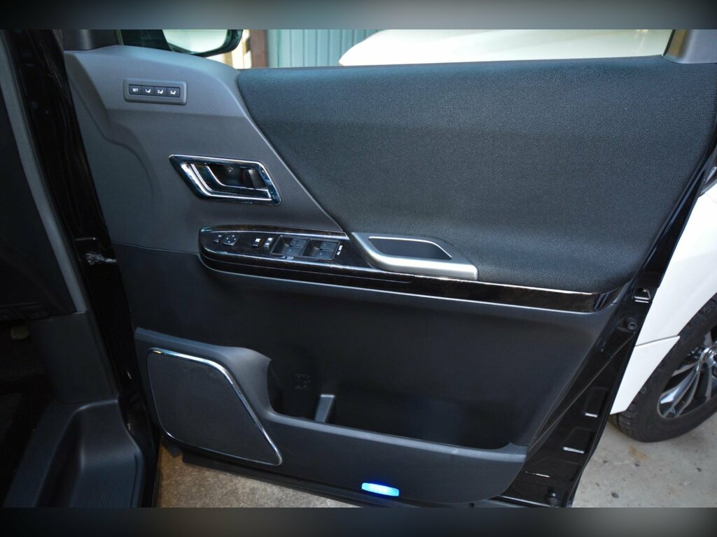 Toyota Vellfire 3.5 Z 4Wd-eight Seater- Modellista Black #25