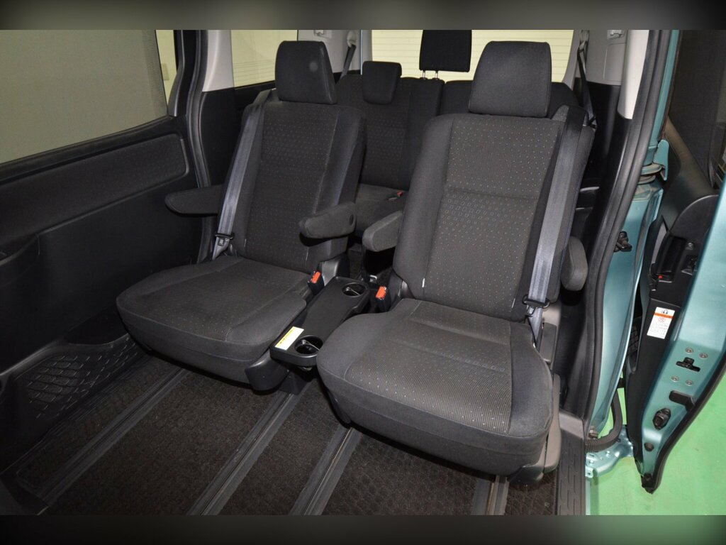 Toyota Voxy 1.8 Hybrid V Edition - Ulez Blue #3