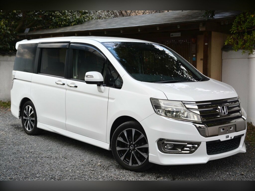 Honda StepWagon 2.0 Spada Cool Sprit - Half Leather White