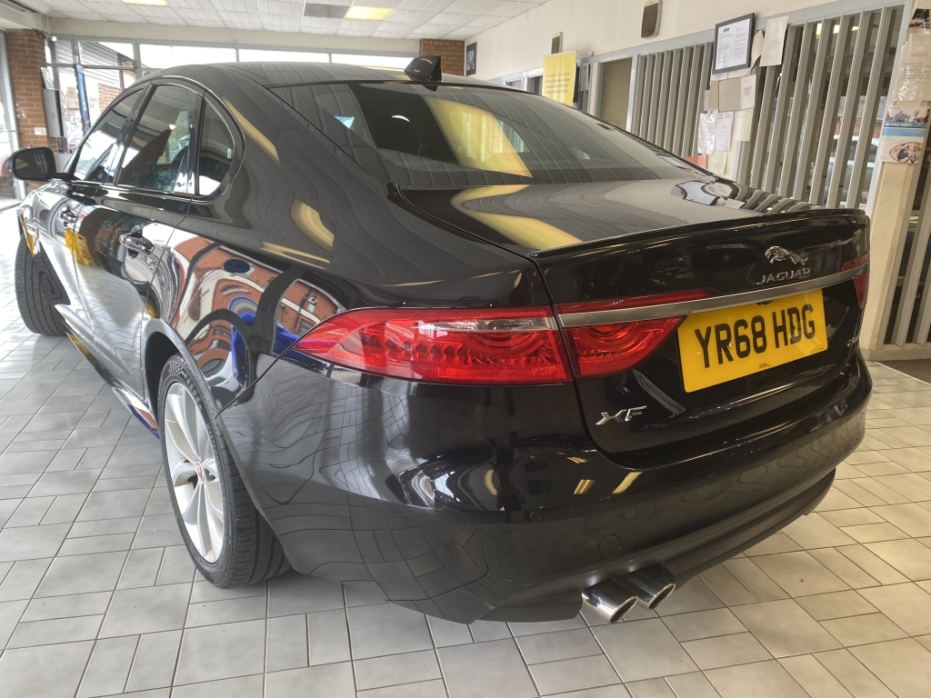 Jaguar XF 2.0 D R-sport Black #5