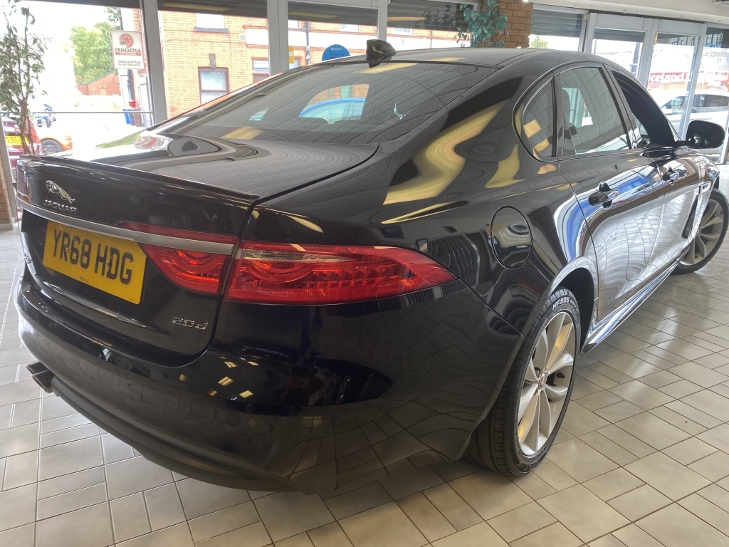 Jaguar XF 2.0 D R-sport Black #4
