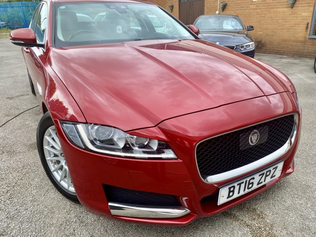 Jaguar XF 2.0 Prestige Red #2