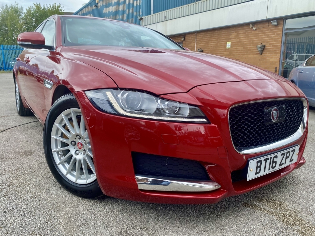 Jaguar XF 2.0 Prestige Red