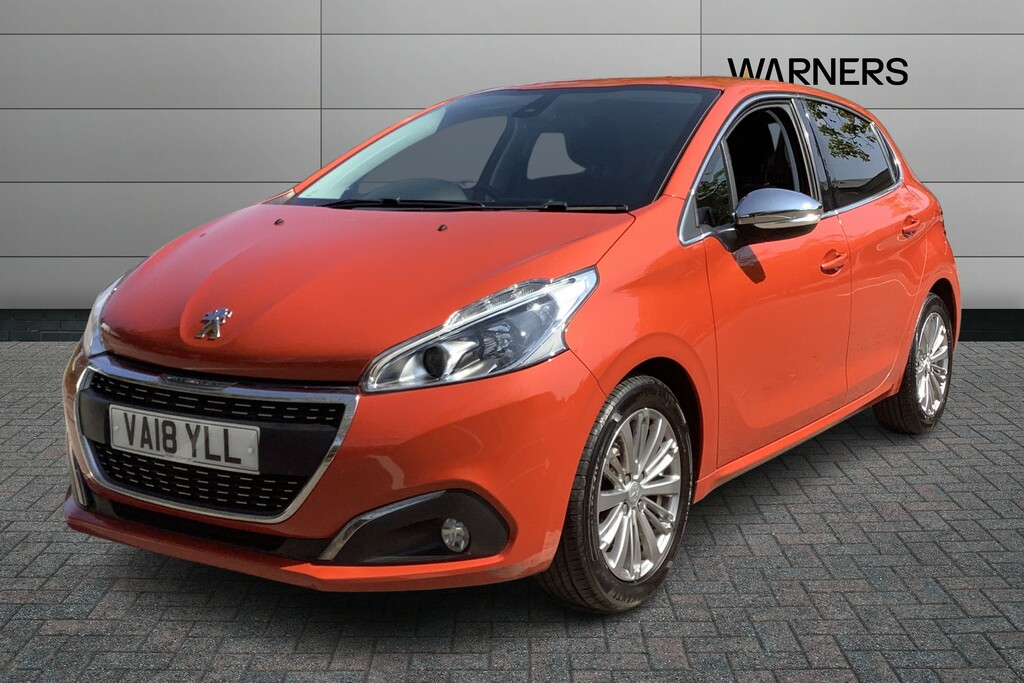 Peugeot 208 1.2 Puretech 82 Allure VA18YLL Orange #2