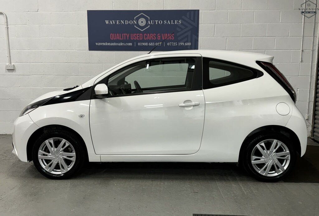 Toyota Aygo Hatchback 1.0 Vvt-i X-pression 201464 EA64AUV White #3