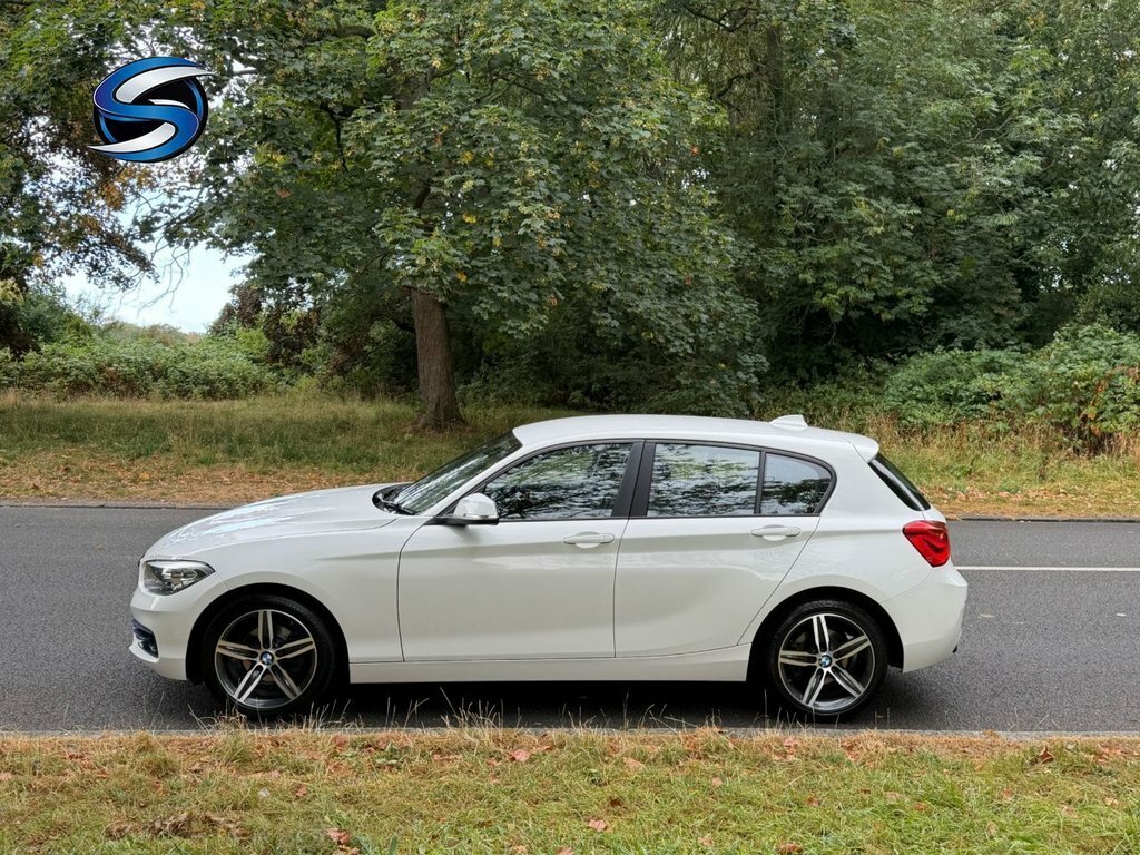 BMW 1 Series 2L Sport White #4