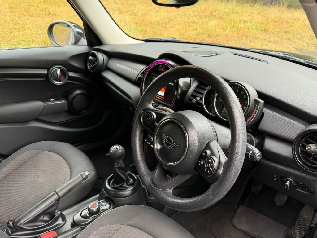 Mini Hatch 1.5L Cooper Classic Black #2