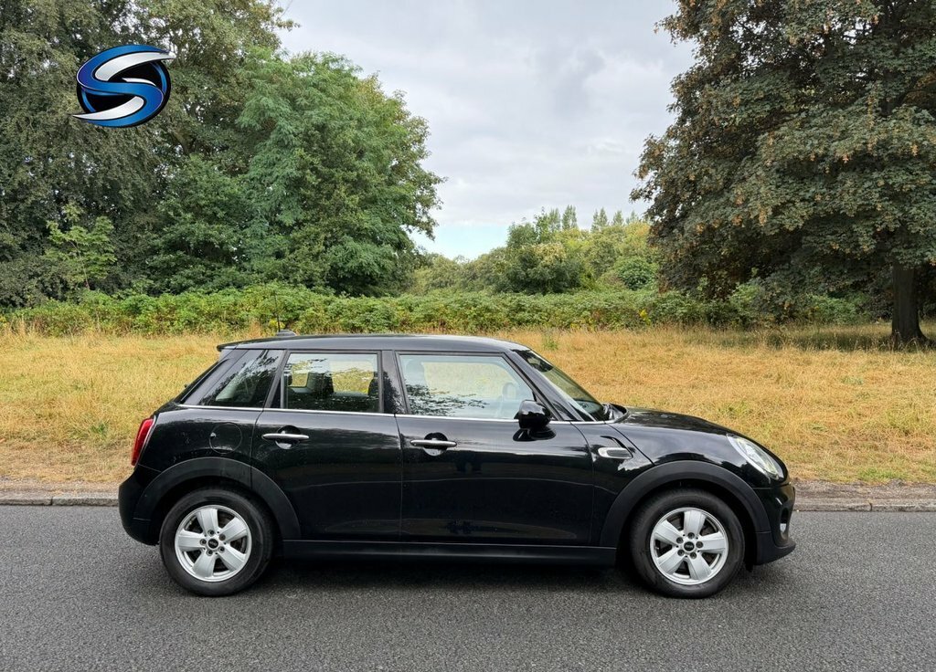 Mini Hatch 1.5L Cooper Classic Black #4