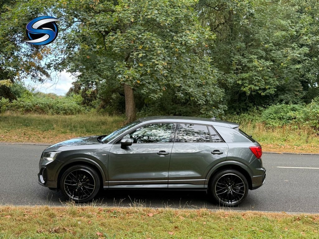 Audi Q2 1L Black Edition Grey #6