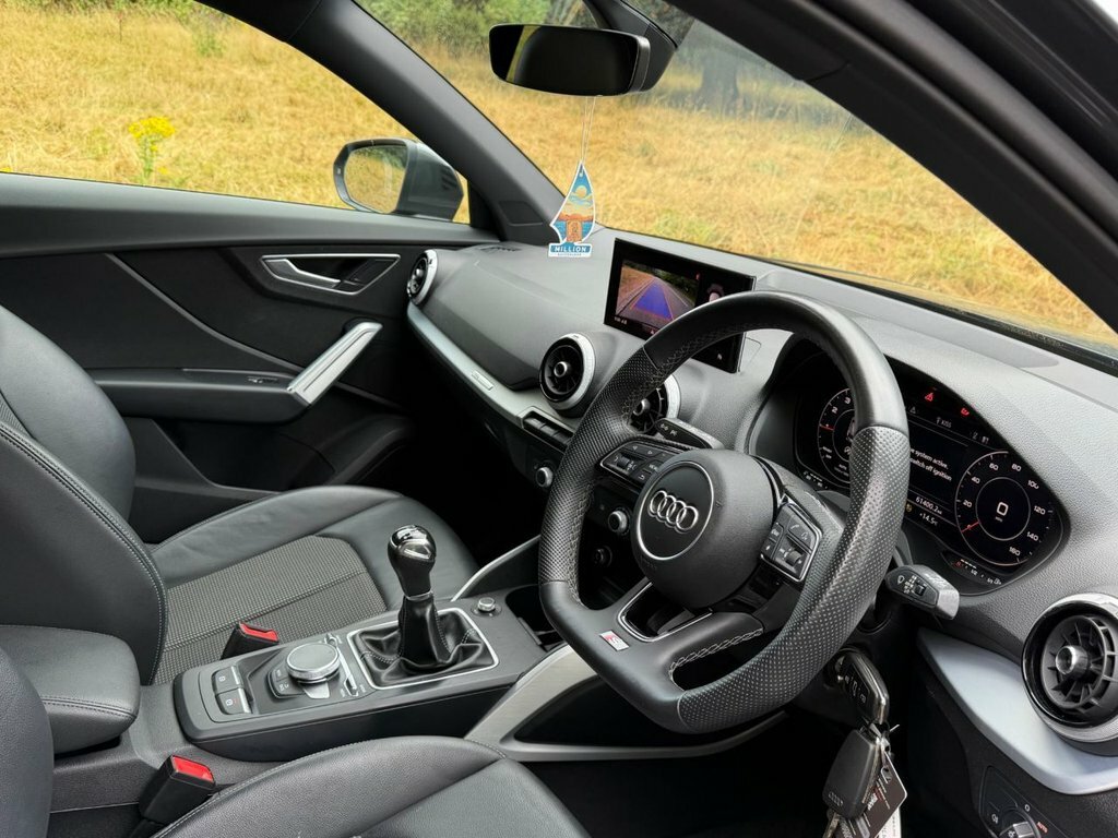 Audi Q2 1L Black Edition Grey #2