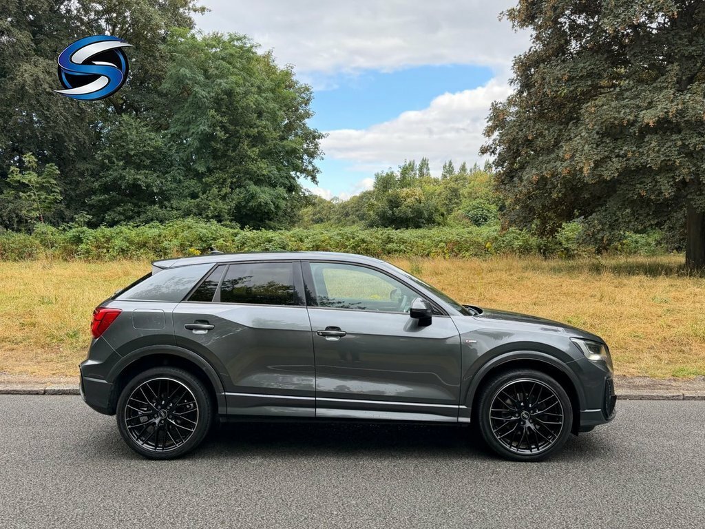 Audi Q2 1L Black Edition Grey #5