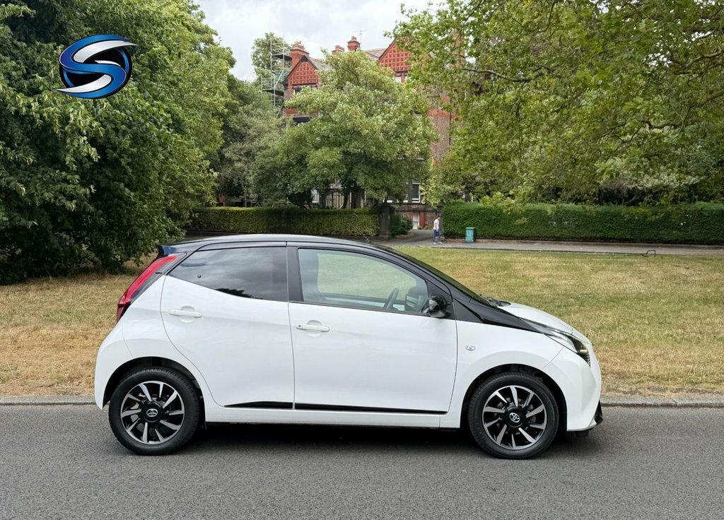 Toyota Aygo 1L X-trend White #3
