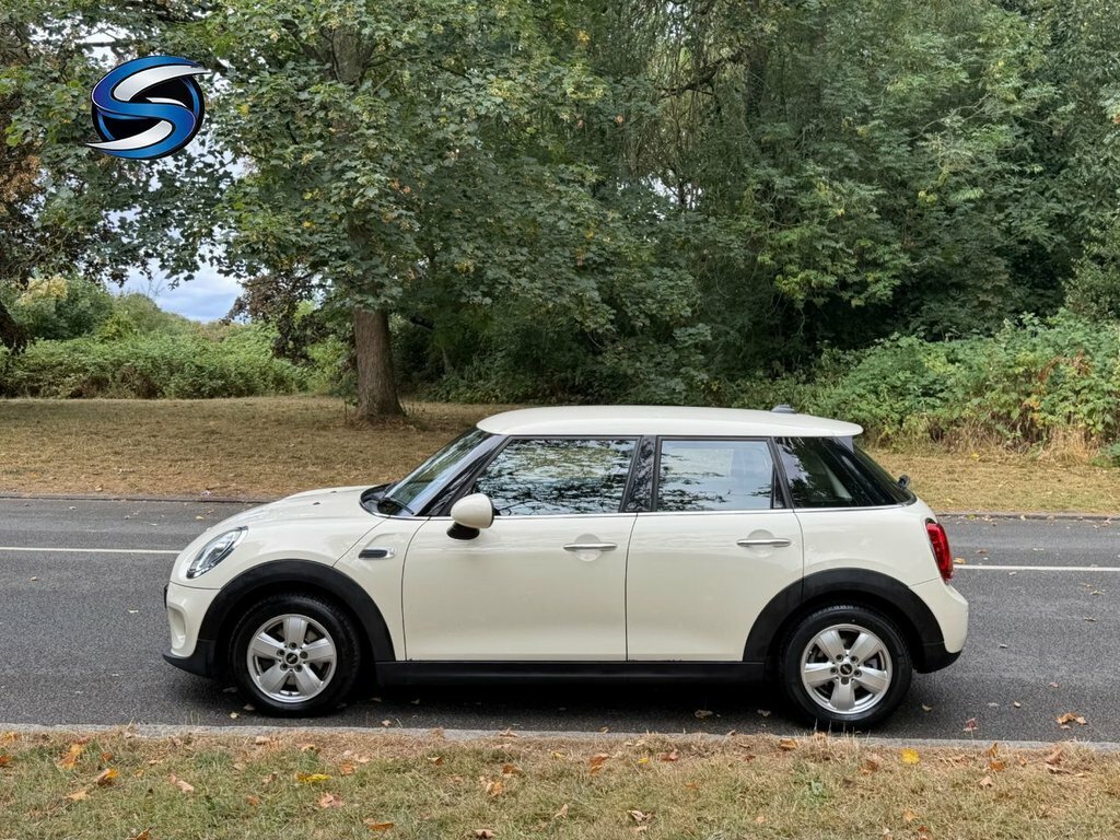 Mini Hatch 1.5L Cooper Classic White #4