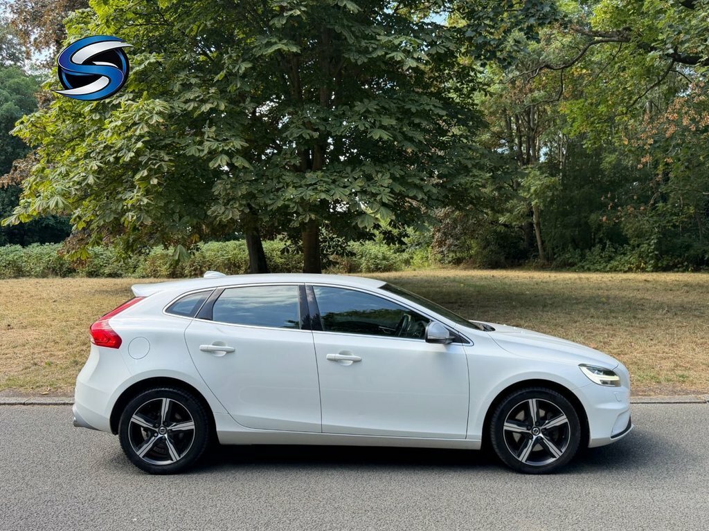 Volvo V40 2L R-design Nav Plus White #3