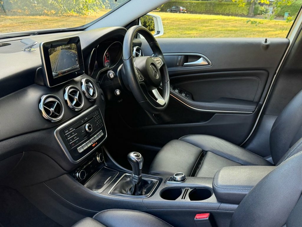 Mercedes-Benz GLA Class 1.6L Se White #2