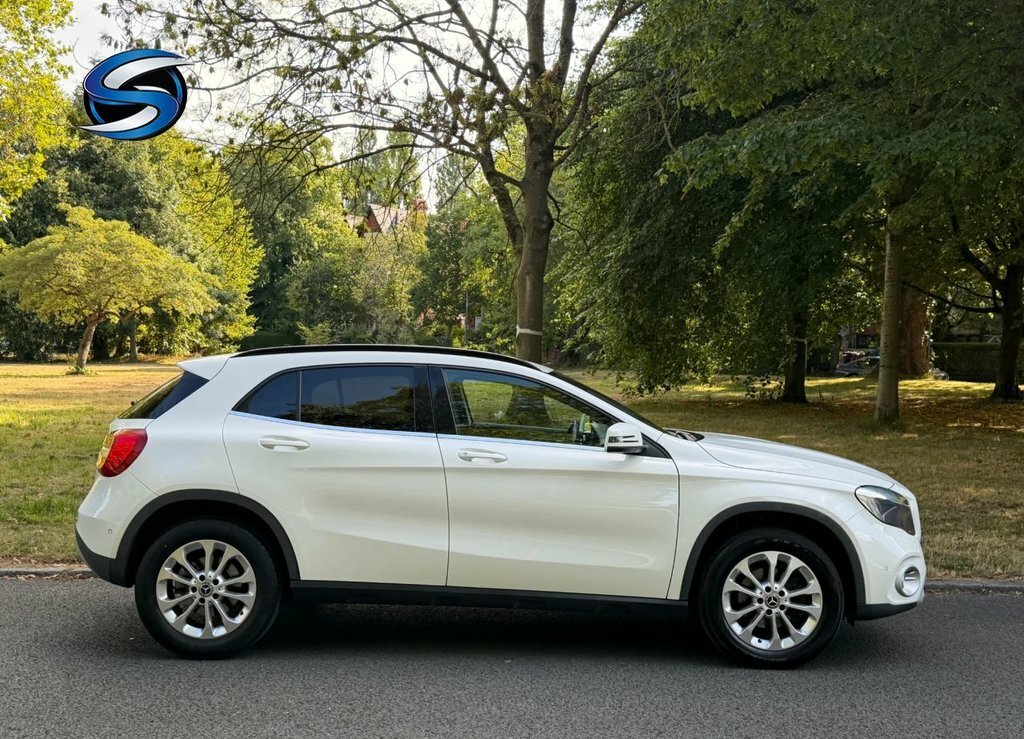 Mercedes-Benz GLA Class 1.6L Se White #5
