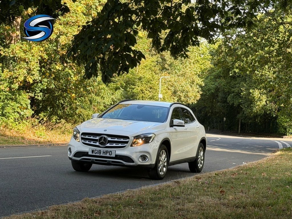 Mercedes-Benz GLA Class 1.6L Se White #3