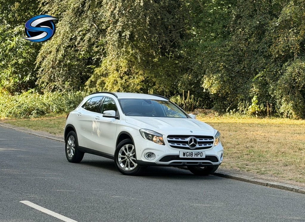 Mercedes-Benz GLA Class 1.6L Se White #4