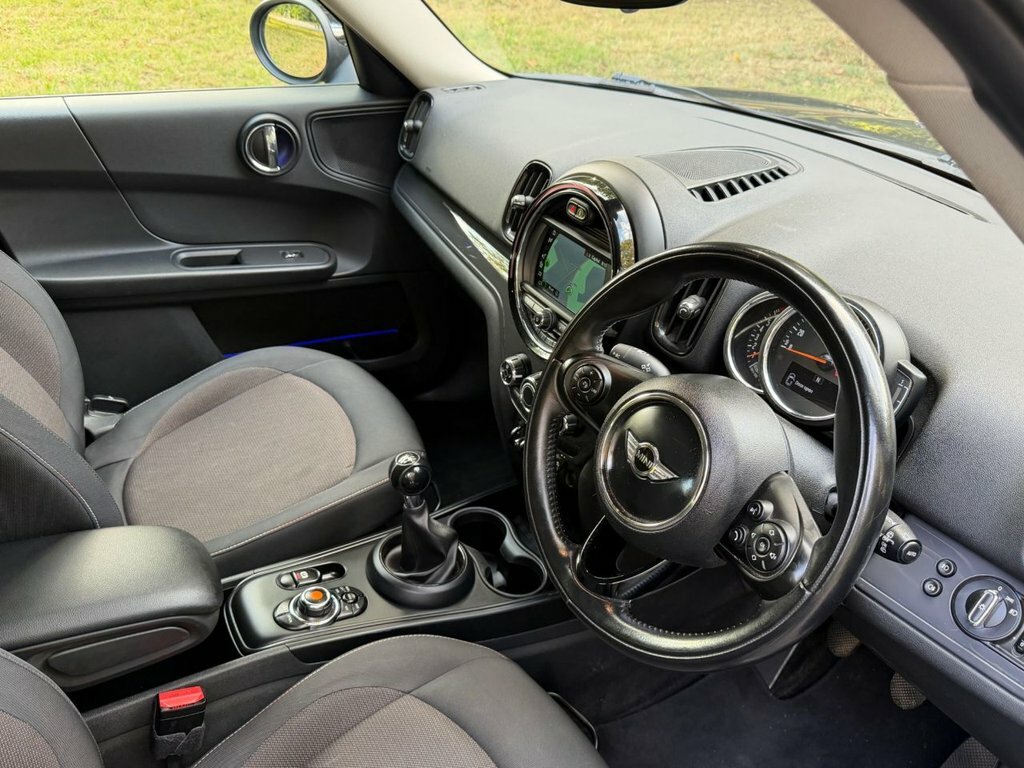 Mini Countryman 1.5L Cooper Black #2