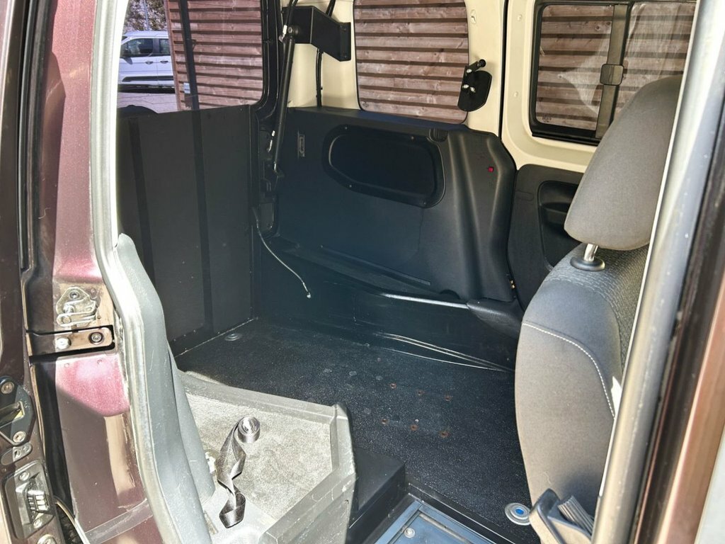 Volkswagen Caddy Life 2.0 Tdi Dsg Blue #18