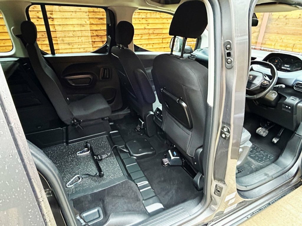 Peugeot Rifter 1.5L Allure Brown #18