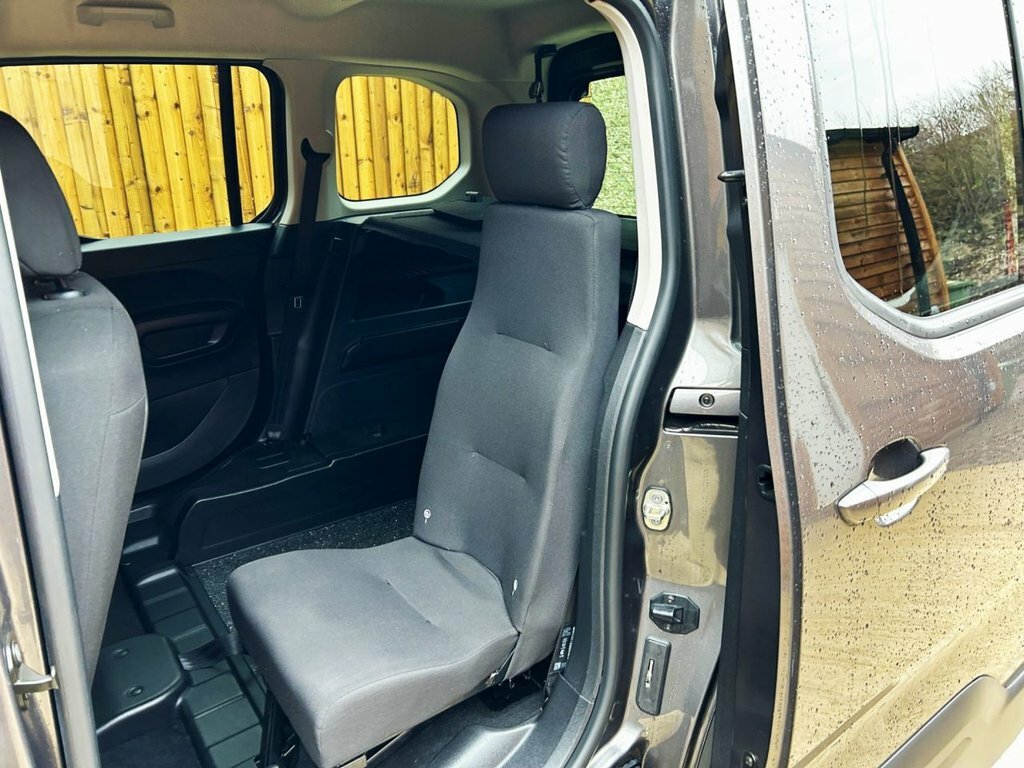 Peugeot Rifter 1.5L Allure Brown #21