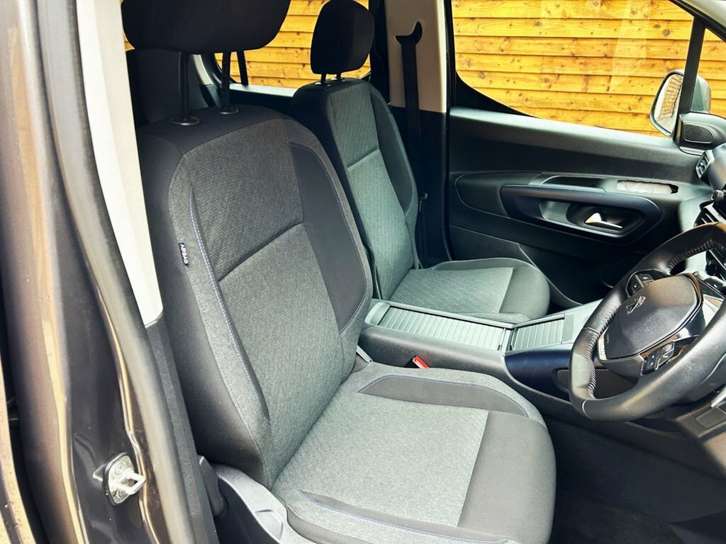 Peugeot Rifter 1.5L Allure Brown #16